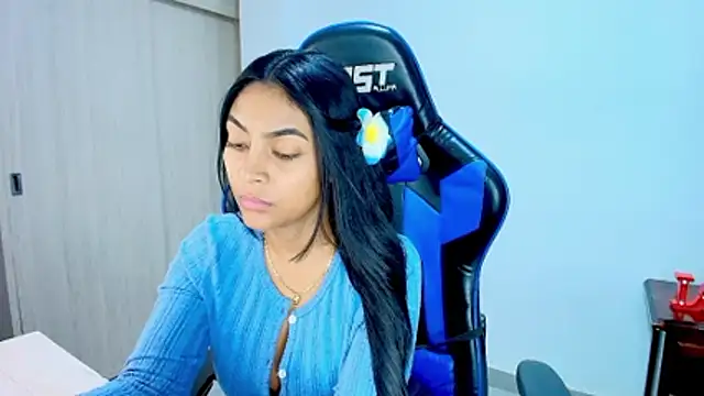 sophiax-x online show from 12-18-25, 11:05