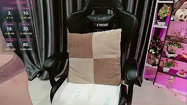 Snapshot of Yuki-yio chatting on 11-14-25, 01:48 Yuki-yio online show from 11-14-25, 01:48