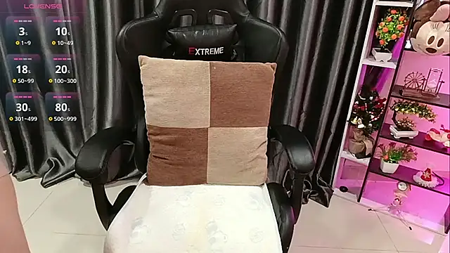 Snapshot of Yuki-yio chatting on 11-15-25, 01:25 Yuki-yio online show from 11-15-25, 01:25