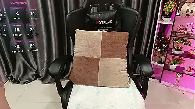 Snapshot of Yuki-yio chatting on 11-20-25, 01:17 Yuki-yio online show from 11-20-25, 01:17