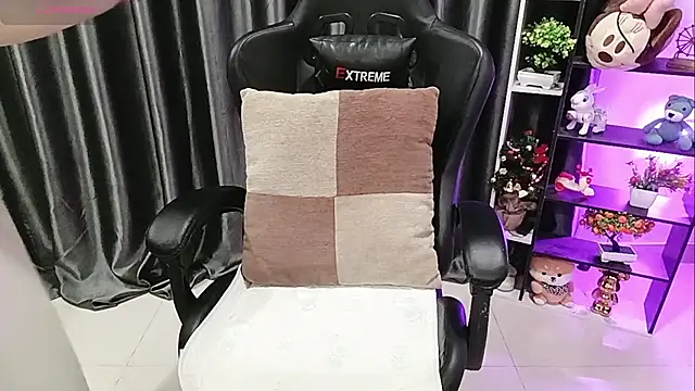 Yuki-yio online show from 04-23-26, 01:18