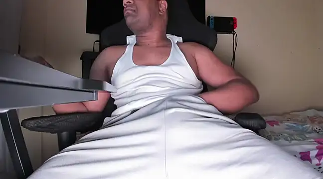 Snapshot of bigcockk23 chatting on 03-05-25, 03:51 bigcockk23 online show from 03-05-25, 03:51