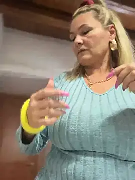 Snapshot of CRHYSTEL chatting on 12-26-24, 11:54 CRHYSTEL online show from 12-26-24, 11:54