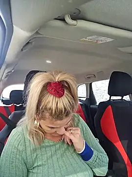 Snapshot of CRHYSTEL chatting on 12-28-24, 01:38 CRHYSTEL online show from 12-28-24, 01:38