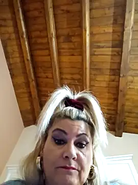 Snapshot of CRHYSTEL chatting on 12-29-24, 02:21 CRHYSTEL online show from 12-29-24, 02:21