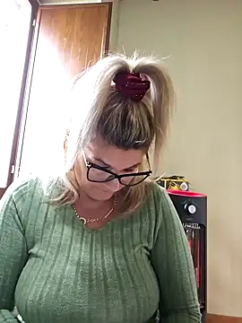 Snapshot of CRHYSTEL chatting on 01-29-25, 02:10 CRHYSTEL online show from 01-29-25, 02:10