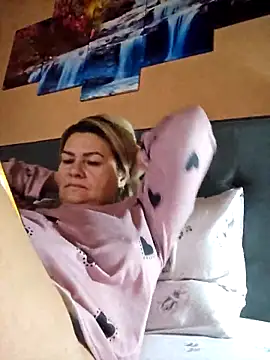 Snapshot of CRHYSTEL chatting on 03-05-25, 07:16 CRHYSTEL online show from 03-05-25, 07:16