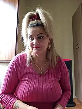 Snapshot of CRHYSTEL chatting on 03-06-25, 12:19 CRHYSTEL online show from 03-06-25, 12:19