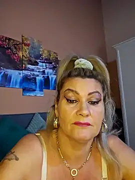 Snapshot of CRHYSTEL chatting on 03-18-25, 08:36 CRHYSTEL online show from 03-18-25, 08:36