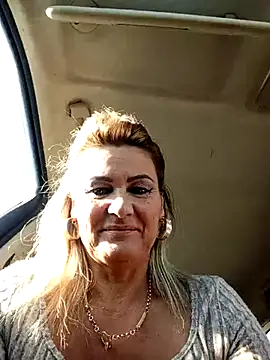 Snapshot of CRHYSTEL chatting on 11-01-25, 08:38 CRHYSTEL online show from 11-01-25, 08:38