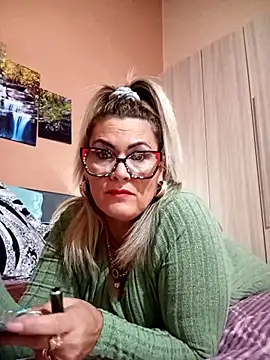 Snapshot of CRHYSTEL chatting on 11-07-25, 10:04 CRHYSTEL online show from 11-07-25, 10:04