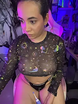 Snapshot of Emma_Wish chatting on 10-20-25, 04:29 Emma Wish online show from 10-20-25, 04:29