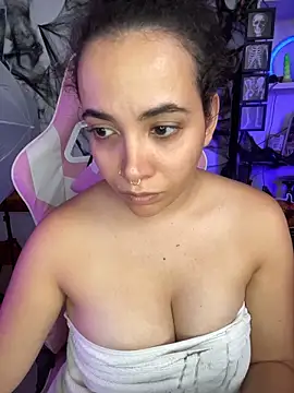 Snapshot of Emma_Wish chatting on 10-21-25, 04:19 Emma Wish online show from 10-21-25, 04:19