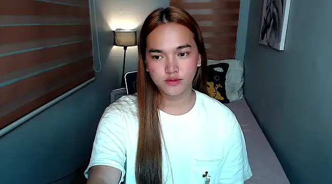 Snapshot of MoaningKylie chatting on 12-15-24, 01:02 MoaningKylie online show from 12-15-24, 01:02