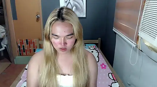 Snapshot of MoaningKylie chatting on 03-21-25, 05:43 MoaningKylie online show from 03-21-25, 05:43