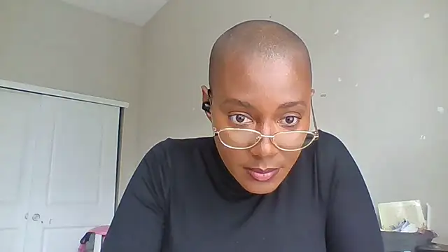 Snapshot of HoneyDripHer chatting on 10-31-25, 03:46 HoneyDripHer online show from 10-31-25, 03:46