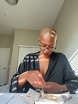 Snapshot of HoneyDripHer chatting on 11-05-25, 01:44 HoneyDripHer online show from 11-05-25, 01:44