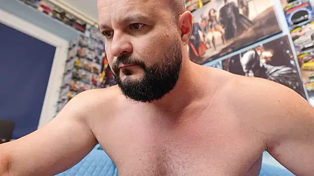 Snapshot of Muscle_Bear chatting on 05-20-26, 05:35 Muscle Bear online show from 05-20-26, 05:35
