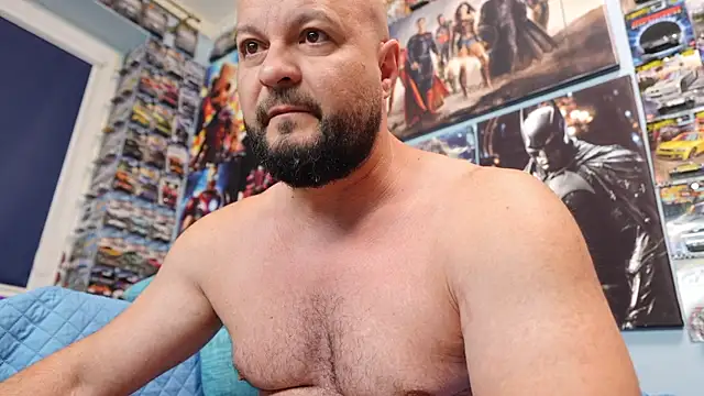 Snapshot of Muscle_Bear chatting on 06-12-26, 03:27 Muscle Bear online show from 06-12-26, 03:27