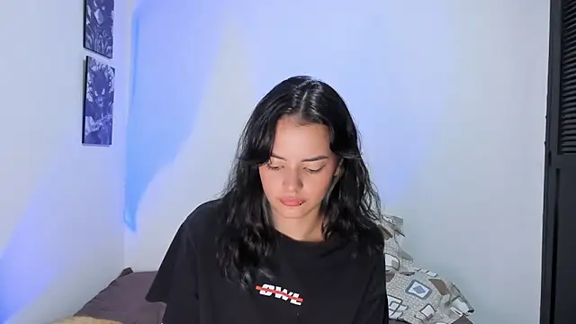 Snapshot of Abby_Saenz01 chatting on 09-24-25, 06:00 Abby Saenz01 online show from 09-24-25, 06:00