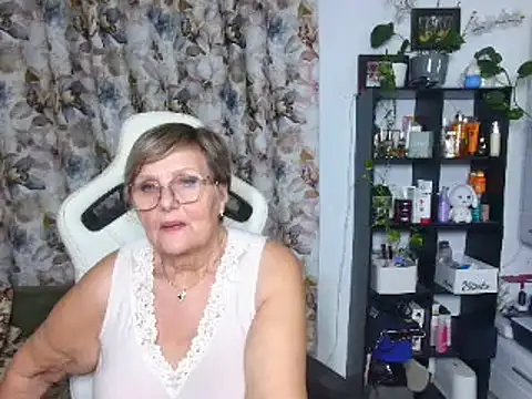 Snapshot of Selenna57 chatting on 12-17-24, 04:12 Selenna57 online show from 12-17-24, 04:12