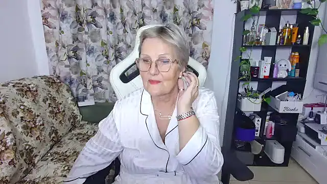 Snapshot of Selenna57 chatting on 02-25-25, 06:20 Selenna57 online show from 02-25-25, 06:20