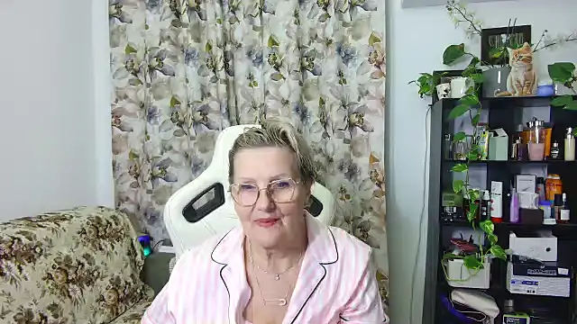 Snapshot of Selenna57 chatting on 03-15-25, 06:54 Selenna57 online show from 03-15-25, 06:54