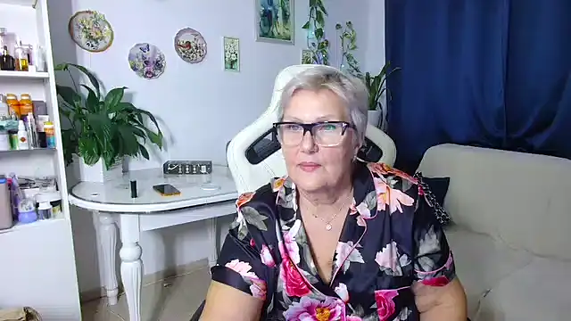 Snapshot of Selenna57 chatting on 12-02-25, 06:14 Selenna57 online show from 12-02-25, 06:14