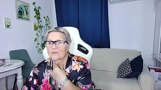 Snapshot of Selenna57 chatting on 01-08-26, 06:32 Selenna57 online show from 01-08-26, 06:32