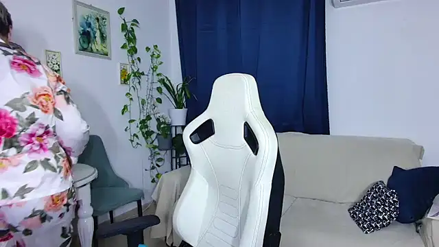 Snapshot of Selenna57 chatting on 01-09-26, 06:31 Selenna57 online show from 01-09-26, 06:31