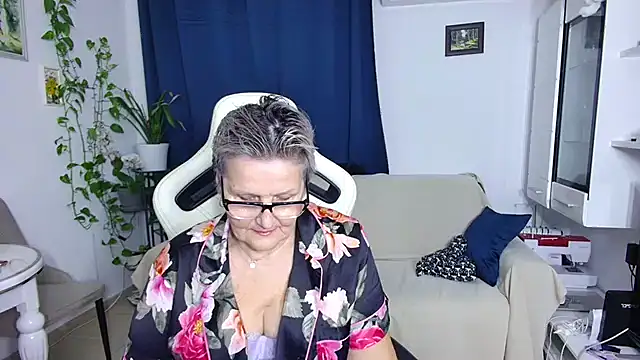 Snapshot of Selenna57 chatting on 02-09-26, 06:34 Selenna57 online show from 02-09-26, 06:34