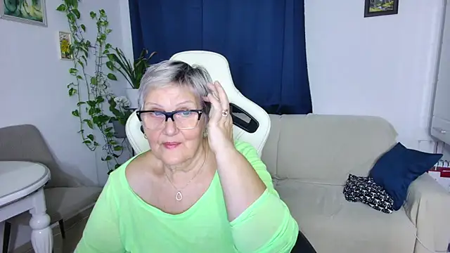 Snapshot of Selenna57 chatting on 02-11-26, 06:13 Selenna57 online show from 02-11-26, 06:13