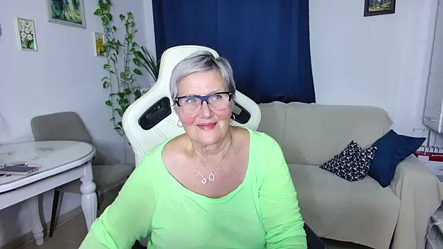 Snapshot of Selenna57 chatting on 02-12-26, 07:09 Selenna57 online show from 02-12-26, 07:09