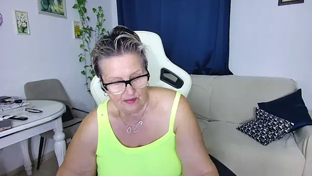 Snapshot of Selenna57 chatting on 02-14-26, 06:26 Selenna57 online show from 02-14-26, 06:26