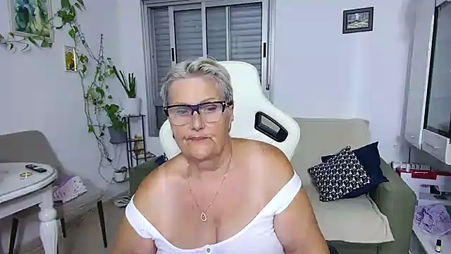 Snapshot of Selenna57 chatting on 05-23-26, 05:17 Selenna57 online show from 05-23-26, 05:17