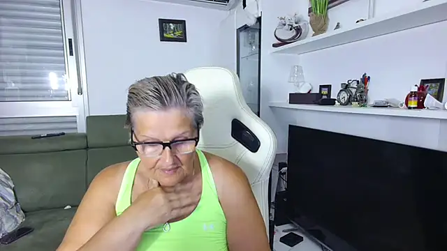 Snapshot of Selenna57 chatting on 06-18-26, 05:17 Selenna57 online show from 06-18-26, 05:17