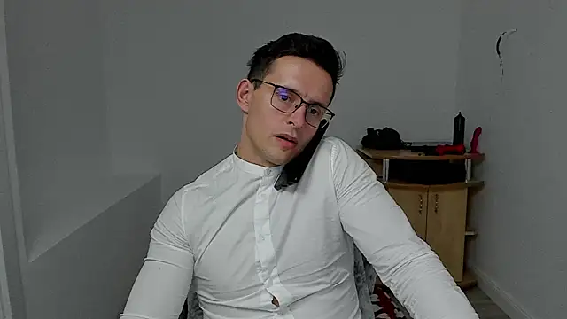 Snapshot of sexxymuscles4u chatting on 12-12-24, 05:59 sexxymuscles4u online show from 12-12-24, 05:59