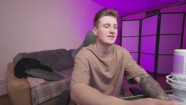 Snapshot of zverev_dima chatting on 11-11-25, 10:43 zverev dima online show from 11-11-25, 10:43