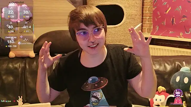 Snapshot of GamerGirl_Eve chatting on 10-28-25, 07:27 GamerGirl Eve online show from 10-28-25, 07:27