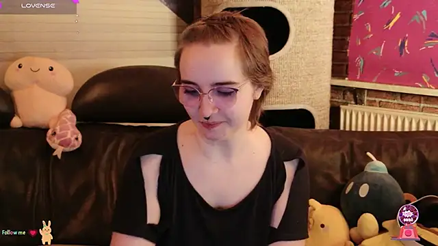 Snapshot of GamerGirl_Eve chatting on 11-15-25, 07:21 GamerGirl Eve online show from 11-15-25, 07:21