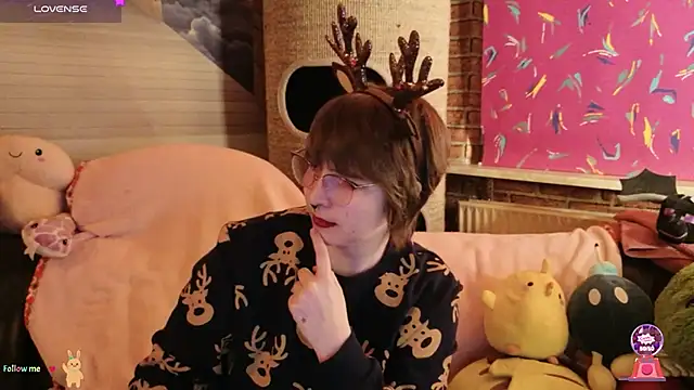 Snapshot of GamerGirl_Eve chatting on 11-21-25, 06:17 GamerGirl Eve online show from 11-21-25, 06:17