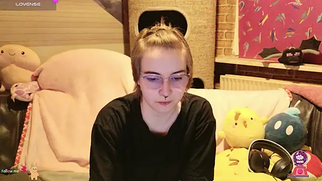 Snapshot of GamerGirl_Eve chatting on 11-25-25, 06:08 GamerGirl Eve online show from 11-25-25, 06:08