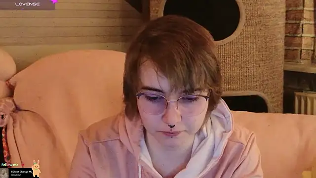 Snapshot of GamerGirl_Eve chatting on 11-26-25, 06:09 GamerGirl Eve online show from 11-26-25, 06:09