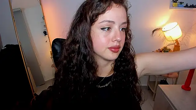 Cassandra Caiin online show from 10-19-25, 10:54