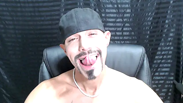 Snapshot of ThickD2C chatting on 12-13-24, 07:32 ThickD2C online show from 12-13-24, 07:32