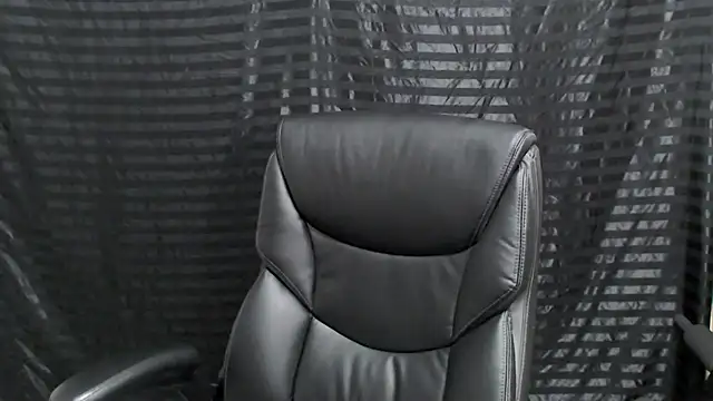 Snapshot of ThickD2C chatting on 12-14-24, 01:06 ThickD2C online show from 12-14-24, 01:06