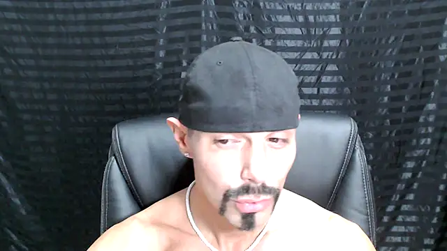 Snapshot of ThickD2C chatting on 12-19-24, 08:44 ThickD2C online show from 12-19-24, 08:44