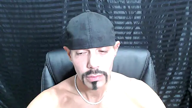 Snapshot of ThickD2C chatting on 12-20-24, 05:40 ThickD2C online show from 12-20-24, 05:40