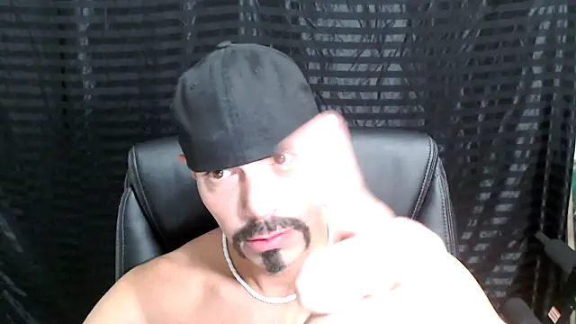 Snapshot of ThickD2C chatting on 01-04-25, 05:47 ThickD2C online show from 01-04-25, 05:47