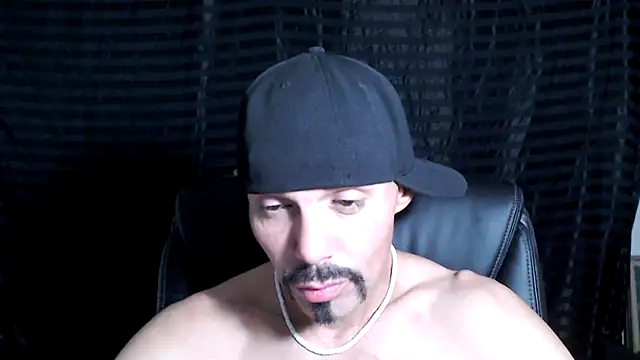 Snapshot of ThickD2C chatting on 01-25-25, 10:18 ThickD2C online show from 01-25-25, 10:18